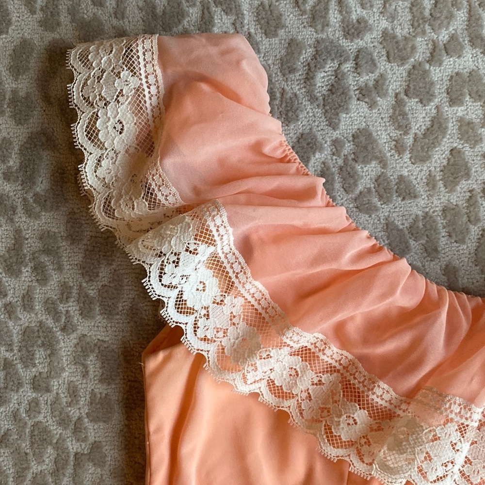 Handmade Vintage Peach and Cream Off the Shoulder Lace Dress, size XS - Picture 3 of 9